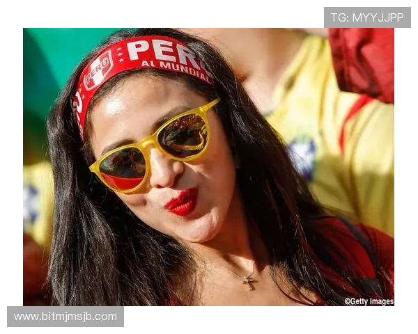 世界杯美女球迷穿搭指南：如何在赛场上展现最时尚的自己